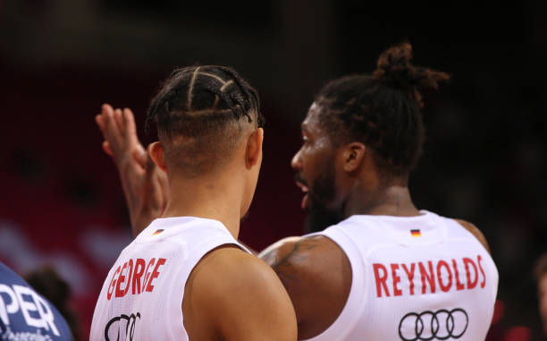 同龄球员的 同龄球员的