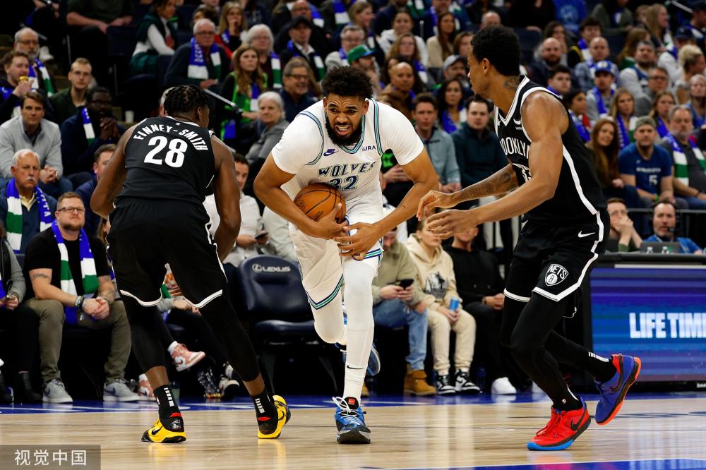 玉昆球员徐宏杰晒与卢卡库共同康复照：积极康复，一步一步向前